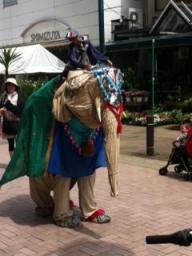 商店街の夏祭りに毎年現れる手作り象の着ぐるみ＾＾