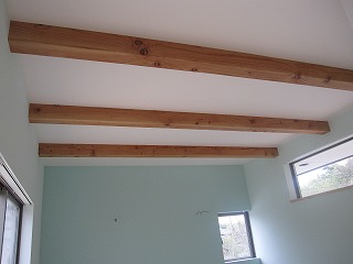 天井梁（塗装後）