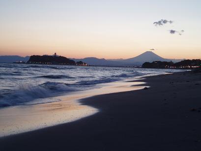 夕闇と富士山