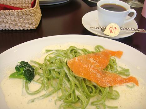 ４．サーモンとパルメザンと生クリームのソース