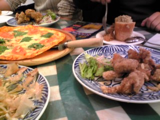 から揚げ、ピザ【にんにくや】