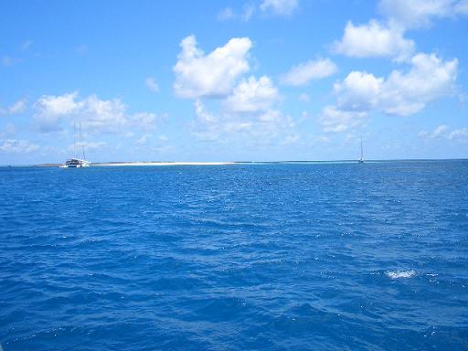 奥に砂浜があるのです。