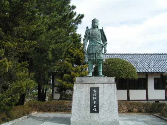 鳥取g1吉川経家像