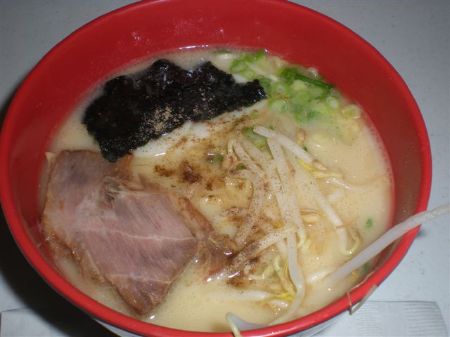 天助フードコートのとんこつラーメン