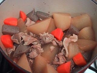 薄切り豚バラ肉の煮物