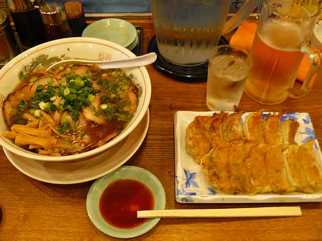 P1320780(640x480)昼食･叉焼麺と餃子、生ビール.jpg