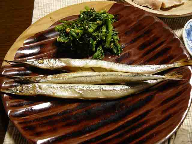 P1150265(640x480)夕食・サヨリの干物と菊菜のゴマよごし.jpg