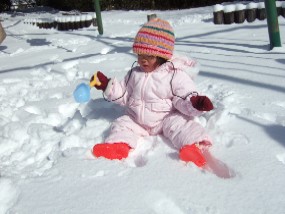 雪って冷たい・・・