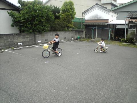 自転車で兄妹