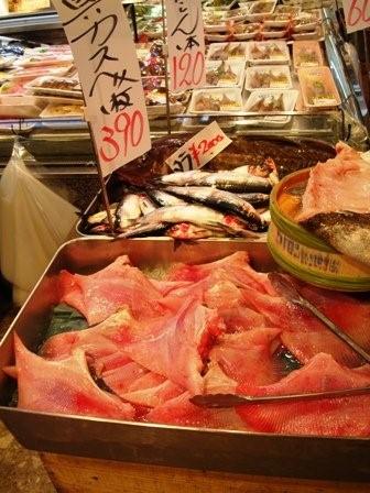 2009030710 スーパーで見つけた2 カスベ.jpg