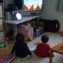 仲良くテレビ♪