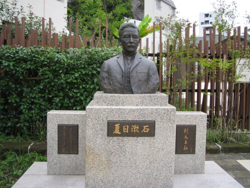 夏目漱石の像