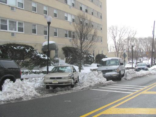雪の中の斜め駐車