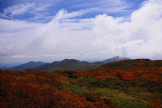 s-s-11船形山　山頂から三峰.jpg