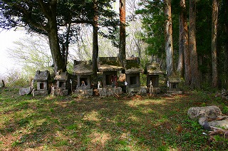 s-s-33 中ノ森　山頂祠.jpg