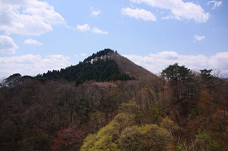 s-s-37 鹿狼山　ベンチから山頂.jpg