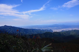 s-s-17 神室岳 山形神室山頂から.jpg