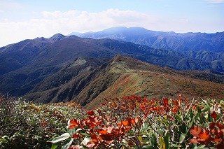 s-s-17 神室岳 山形神室からトンガリ山.jpg