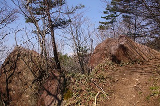 s-s-39 青麻山　露岩.jpg