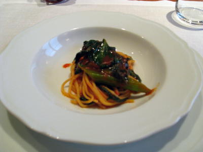 トマトと小松菜のピリ辛パスタ