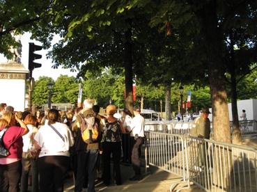 シャンゼリゼ通りの観光客