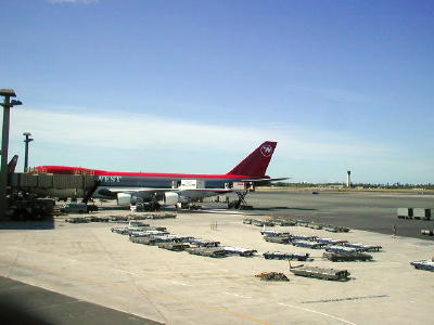 ホノルル空港にて