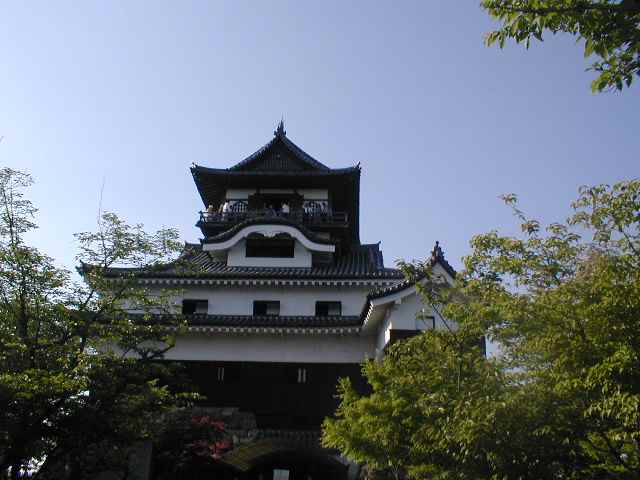 木曽川のほとりの犬山城