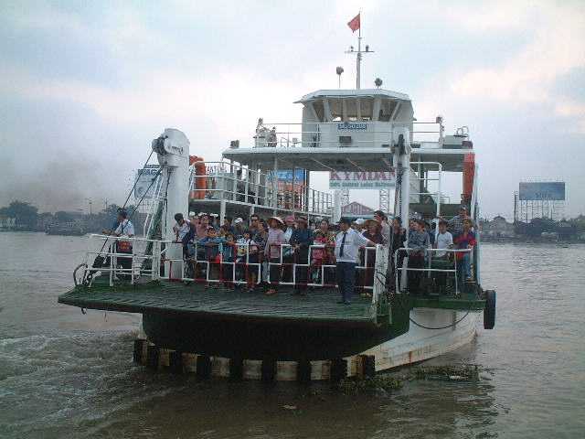 サイゴン川のフェリーボート