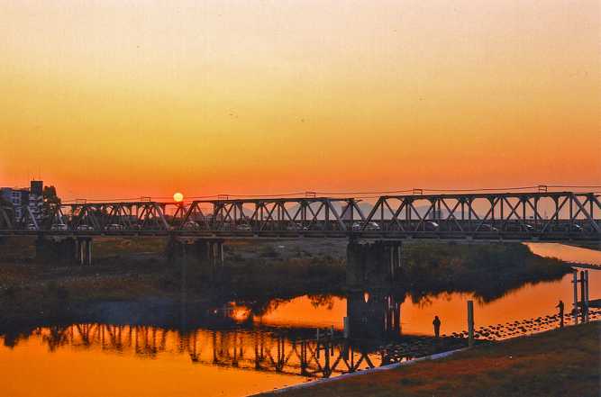 足利散歩３夕暮れの渡良瀬橋