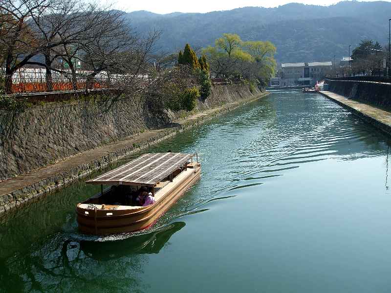 京都　琵琶湖疎水の屋形船