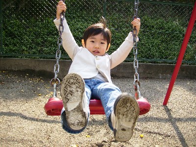 11月29日　幼稚園のブランコ