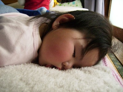 4月10日　うつ伏せ寝