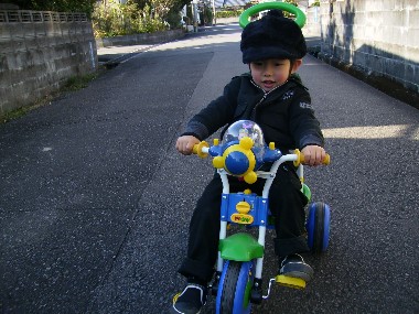 12月3日　三輪車で散歩