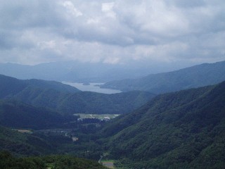 スカイバレーより檜原湖を