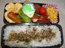 弁当　鶏だんご