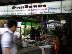 戦勝記念塔のクイッティアオ・ルア屋