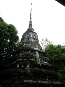 バーン・シンラピン中庭の仏塔