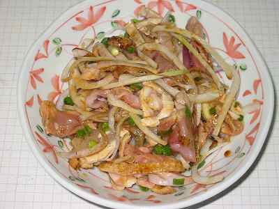 鳥のたたき、たまねぎ添え