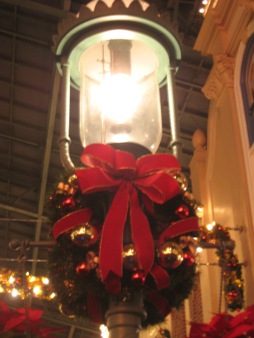 街灯にもリース.JPG