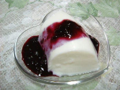ミルクプリン（ブルーベリーソース）