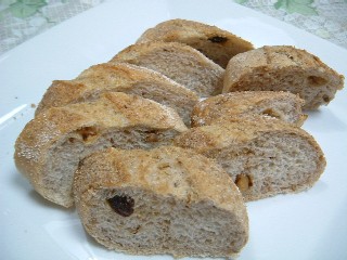 レーズン・クルミのライ麦パン