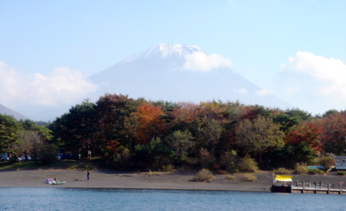 本栖湖と富士