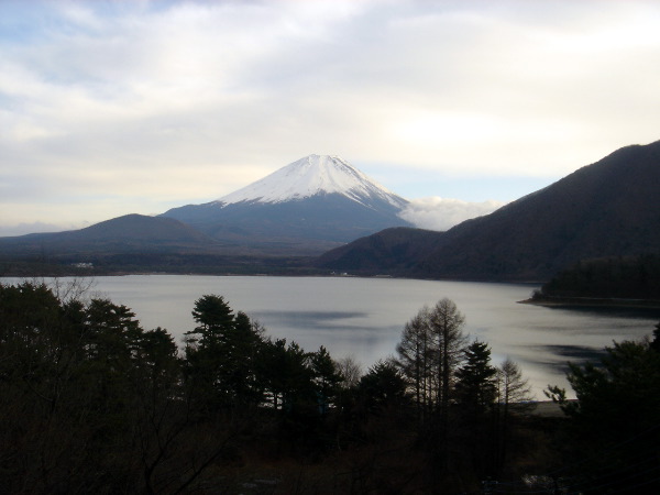 本栖湖からの富士2