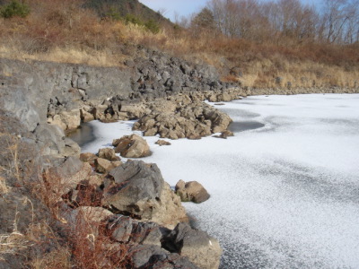 凍った精進湖