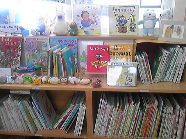 5えほんとしょかん .jpg