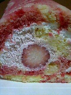 苺のロールケーキ２