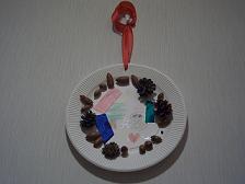 学校で工作　どんぐりリース１