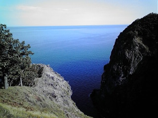 フレペの滝からオホーツク海を望む