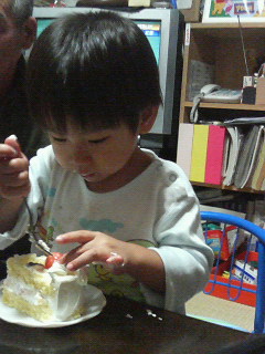 ケーキ食べる.jpg