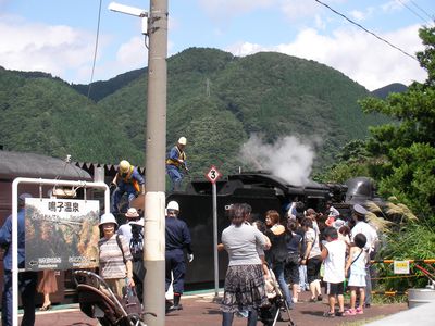 鳴子駅を外から撮影